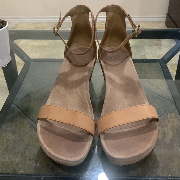 UGG ‘EMILIA’ LEATHER ANKLE STRAP CORK WEDGE SANDALS - Picture 8 of 10